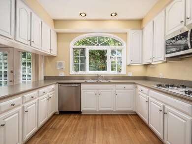 015_4304_i 2594 Brentwood 027
