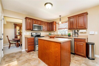 12792 Broncos Dr, Fishers, IN 46037 - photo 6