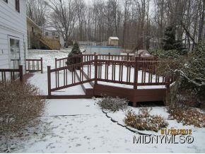 Deck/Seasonal Enclosed Patio