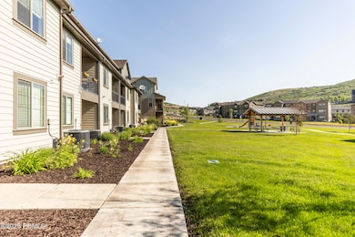 005_1104_west_cattail_court-6_579