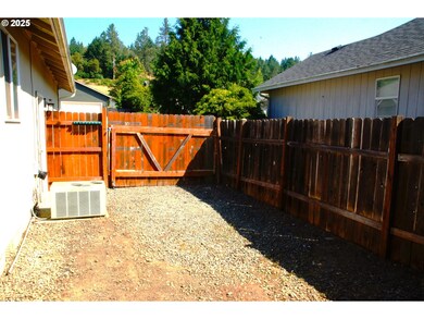 1222 E Fourth Ave, Sutherlin, OR 97479 - photo 6