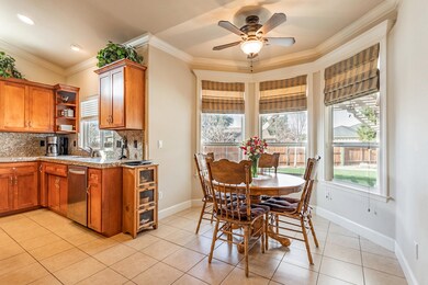 7508 Robles Dr, Redding, CA 96002 - photo 5