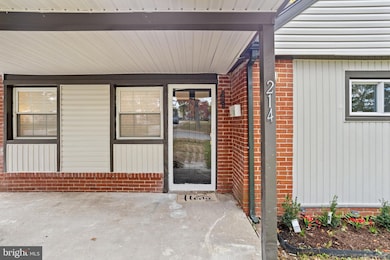 214 Oxford Cir, Norristown, PA 19403 - photo 5