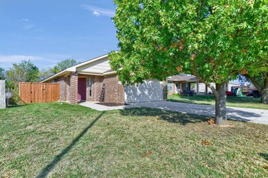 202 Candlewood Cir, Gainesville, TX 76240 - photo 3