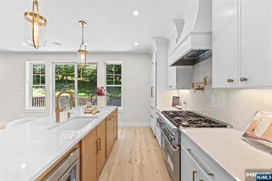 188 Broadway unit 5, Woodcliff Lake, NJ 07677 - photo 4