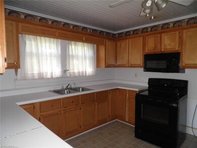 949 Lee St, Asheboro, NC 27203 - photo 5