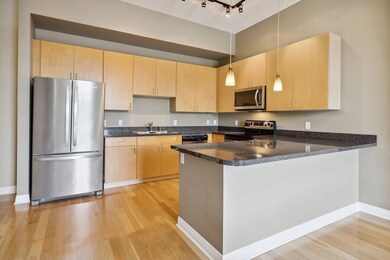 06_1117BroadStreet_Unit5C_5_Kitchen_LowR