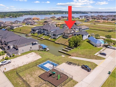 This house is located right by the boat ramp. Easy