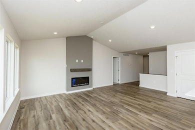 4396 Honey Bee Ridge, Des Moines, IA 50317 - photo 5