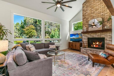 20439 Silver Tip Ct, Bend, OR 97702 - photo 3