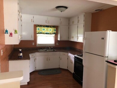 1003 W Saint Louis Ave, Effingham, IL 62401 - photo 2