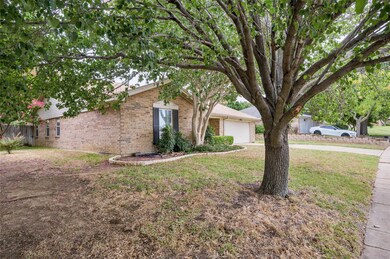720 Springhill Dr, Hurst, TX 76054 - photo 2