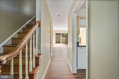 8357 Dunham Ct unit 608, Springfield, VA 22152 - photo 6