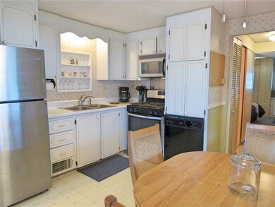 37240 Beverly Ave, Zephyrhills, FL 33542 - photo 2