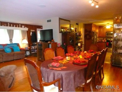 Open concept & hardwood