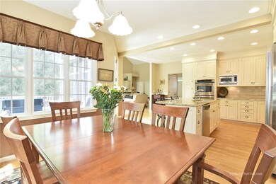 129 Woodridge Dr, Saunderstown, RI 02874 - photo 4