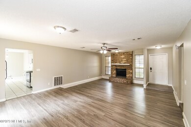 017-photo-living-room-12825407