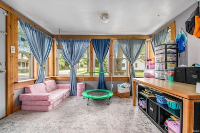 317 E Waterford St, Wakarusa, IN 46573 - photo 4