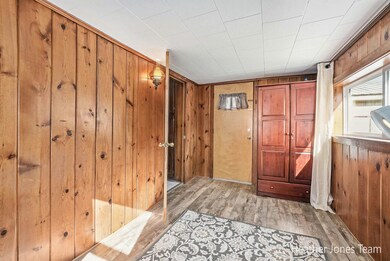 407 W Riverside Dr, Ionia, MI 48846 - photo 6
