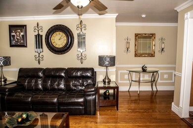 98 Wren Rd, Carpentersville, IL 60110 - photo 3