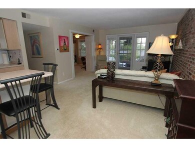 1070 Chatham Park Dr unit J, Pittsburgh, PA 15216 - photo 4