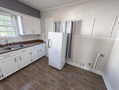 404 Crockett Rd, Palestine, TX 75801 - photo 2