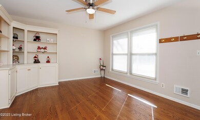 9307 Hudson Ln, Louisville, KY 40291 - photo 3