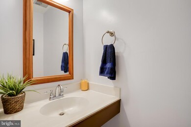 3619 Buckeye Ct, Fairfax, VA 22033 - photo 4