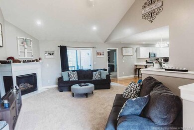 4423 Country View Dr, Floyds Knobs, IN 47119 - photo 2