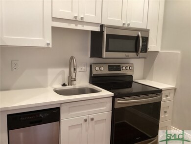 224 E Huntingdon St unit Parlor, Savannah, GA 31401 - photo 3