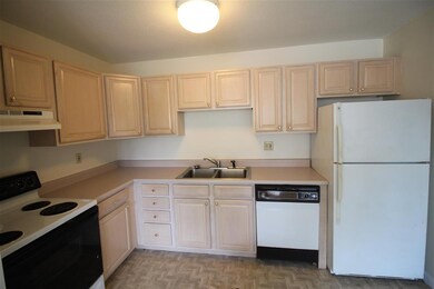 73 E Broadway unit Z, Derry, NH 03038 - photo 3