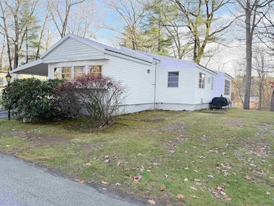 807 Nottingham Dr, Exeter, NH 03833 - photo 5