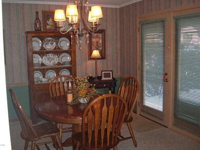 814 E Strawberry Hill 018