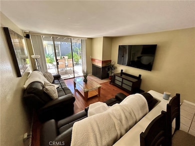 25307 Pine Creek Ln, Wilmington, CA 90744 - photo 4