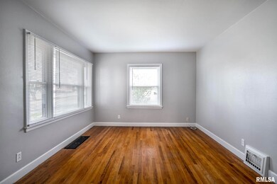 2511 N Myrtle St, Davenport, IA 52804 - photo 6