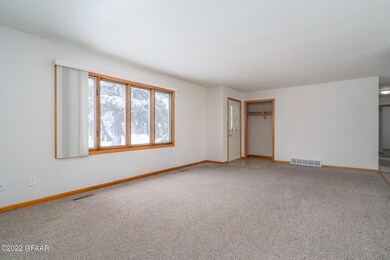 2407 9th Ave S, Grand Forks, ND 58201 - photo 3