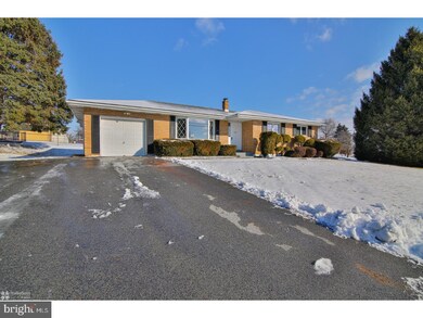 956 Kossuth St, Freemansburg, PA 18017 - photo 2