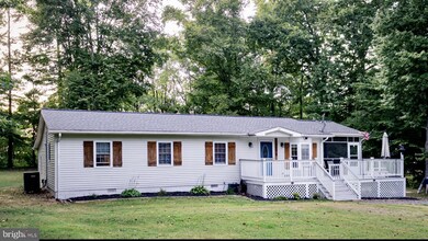 14007 Edward Gardiner Rd, Mechanicsville, MD 20659 - photo 2