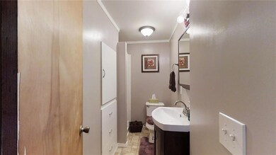 Bathroom (downstairs)