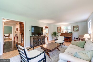 7916 Cindy Ln, Bethesda, MD 20817 - photo 5