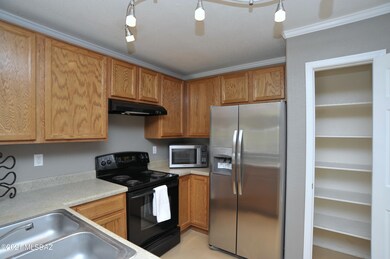 Kitchen w/ Pantry