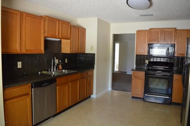 7912 Painted Oak Dr, Jacksonville, FL 32210 - photo 2