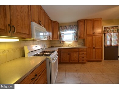 739 W 12th St, New Castle, DE 19720 - photo 6