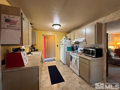 125 Circle Dr, Winnemucca, NV 89445 - photo 2