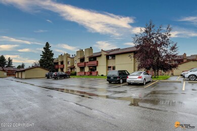 Top Floor Corner Unit With Garage
