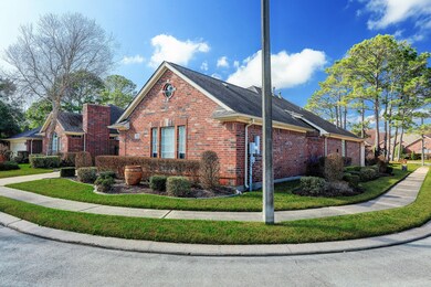 412 Forest Pines Ct, Friendswood, TX 77546 - photo 4