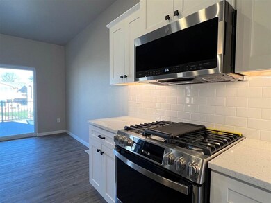 821 Prairie View Dr, West Branch, IA 52358 - photo 6