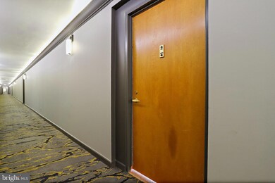 Lakeside Plaza Condominium unit 909, Baileys Crossroads, VA 22041 - photo 4