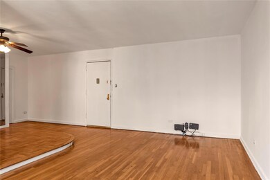 141-05 Pershing Crescent unit 210, Jamaica, NY 11435 - photo 6