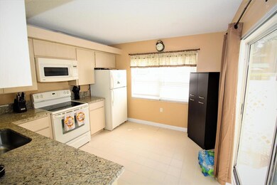 8 Amherst Ct unit C, Royal Palm Beach, FL 33411 - photo 2